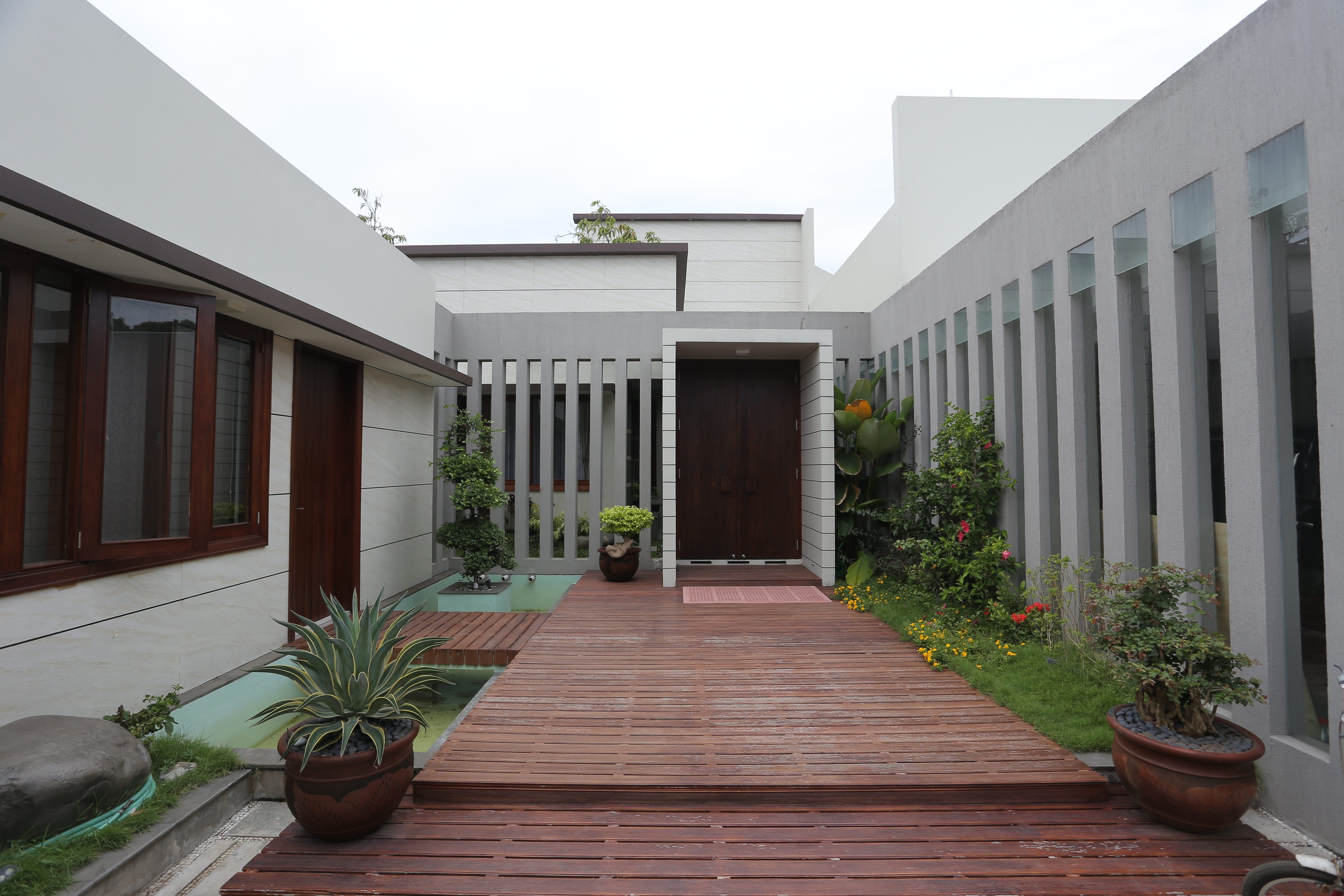 Garden walkway deck