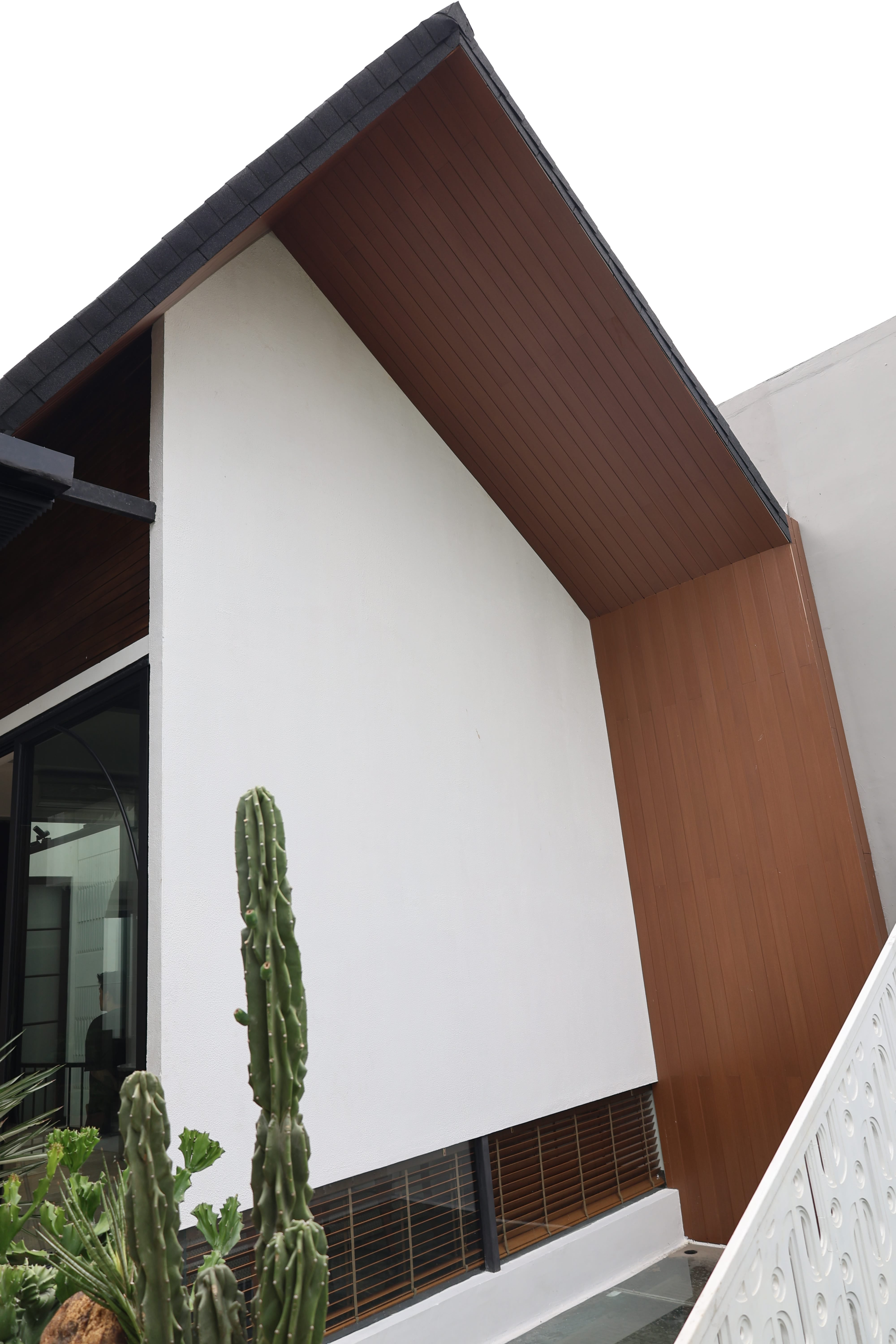 Exterior lumber ceiling